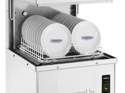 Lave-vaisselle à capot avec pompe de vidange